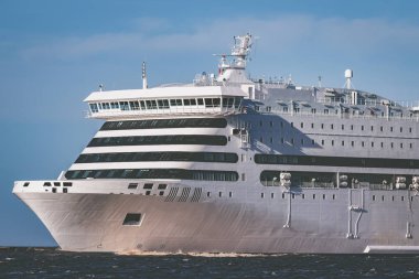 Yolcu gemisi devam beyaz