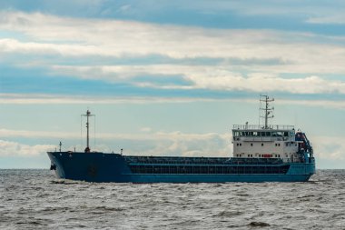 Kargo gemisi devam mavi