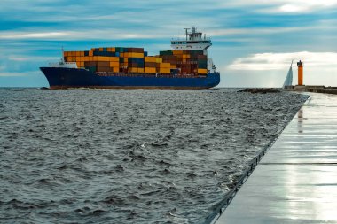 Mavi konteyner gemisi