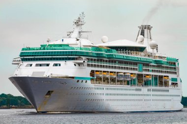 Beyaz cruise liner City