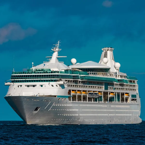 Luxury cruise liner in travel — Stock Photo, Image
