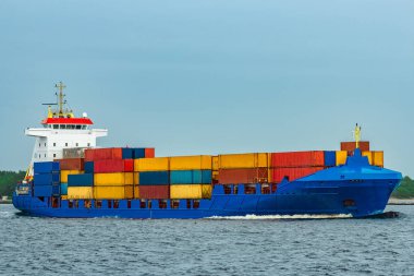 Yeni mavi konteyner gemisi