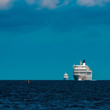 Beyaz cruise liner kadar denizde