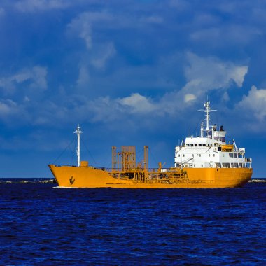 Sarı tanker gemisi