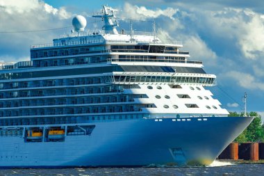 Beyaz cruise liner