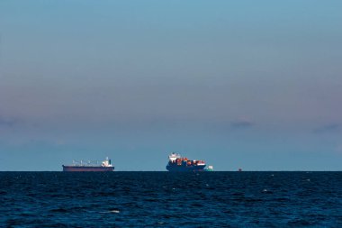 Mavi konteyner gemisi Baltık Denizi