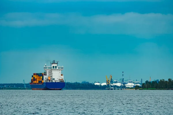 Mavi konteyner gemisi