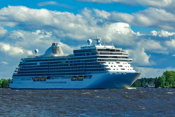 Beyaz cruise liner