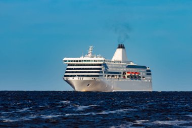 Yolcu gemisi devam beyaz