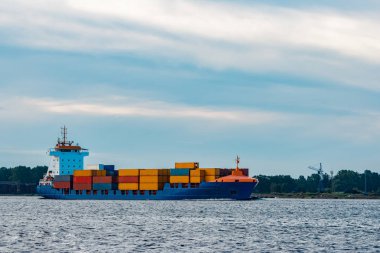 Konteyner gemisi devam mavi
