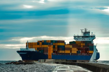 Mavi konteyner gemisi