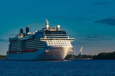 Beyaz Dev cruise liner