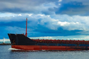 Siyah kargo gemisi