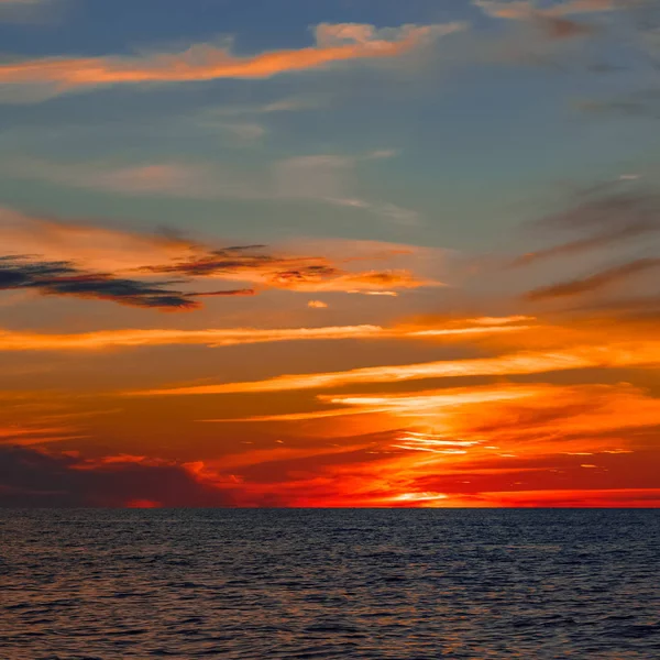 Romantic sunset over the sea — Stock Photo, Image