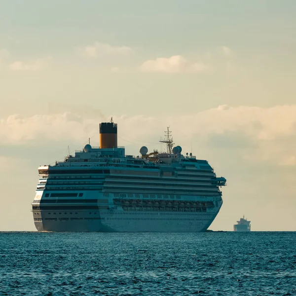 Large royal cruise liner — Stock Photo, Image