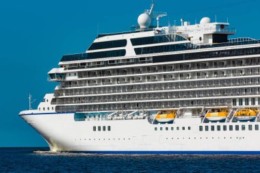 Lüks yolcu gemisi çalışmalar devam etmektedir. Tur seyahat ve spa hizmetleri