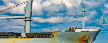 Gri kargo gemisi. Lojistik ve mal nakliyatı