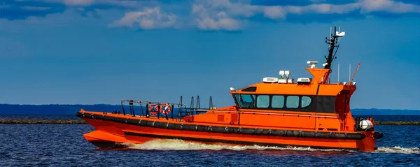 Orangefarbenes Lotsenboot Auf Dem Fluss Europa Rettungsdienst — Stockfoto