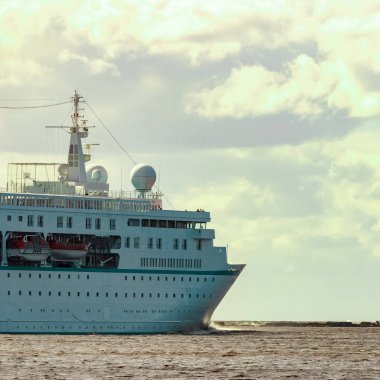 Beyaz cruise liner Riga City. Tur seyahat ve spa hizmetleri
