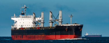 Siyah bulker gemi. Lojistik ve mal nakliyatı