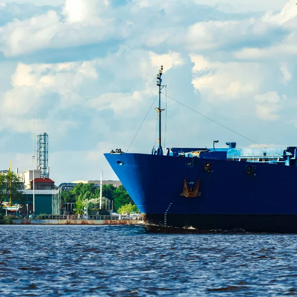 Імпорт Товарів Великий Синій Вантажне Судно Переїзду Ризі Порт — стокове фото