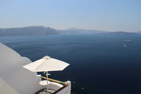 Napfényes nappali nyíló a Santorini görög szigetén — Stock Fotó