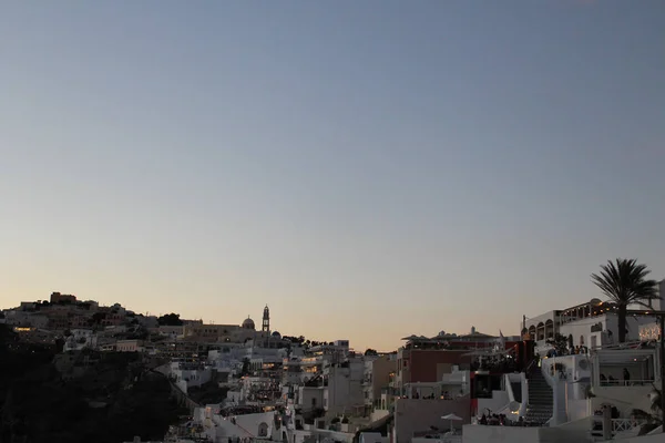 Città Skyline di Santorini Edifici e Case sull'isola greca — Foto Stock