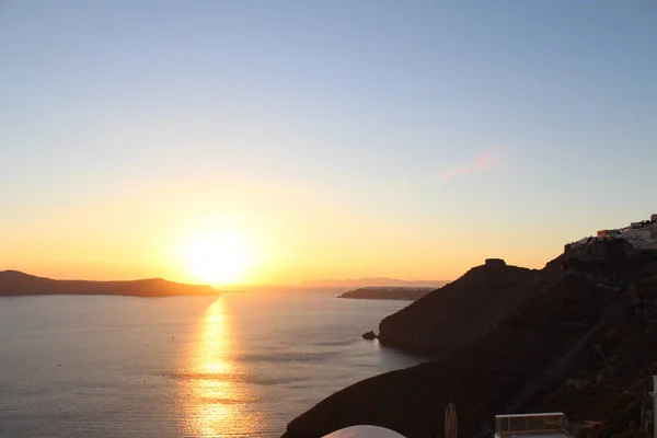 Késő felett lenyugvó napra kilátást Santorini Thira Görögországban — Stock Fotó