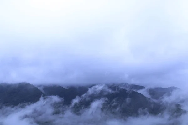 Skyline de Tennessee Smokey Mountains con niebla y nubes — Foto de Stock