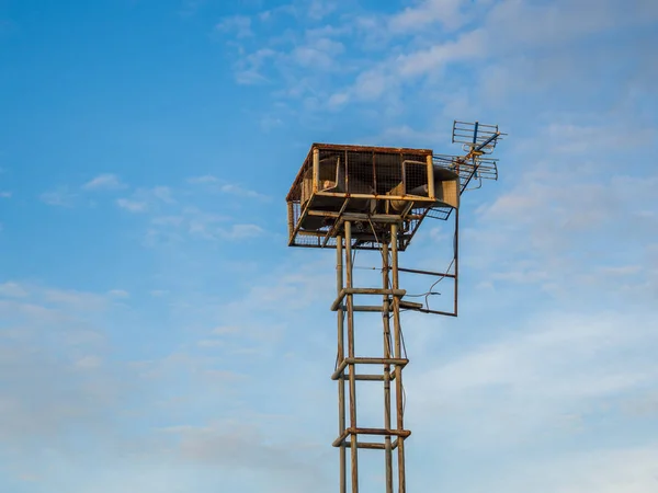 Velhos Alto Falantes Públicos Transmitem Estilo Vintage Torre Alta Fundo — Fotografia de Stock