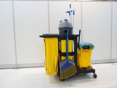 Temizlik araçları bekle Temizleme cart. Kova ve ofiste ekipman temizleme seti. kapıcı hizmeti evin için temizlik. Hizmet, işçi ve süpürge ve sağlık için donatım