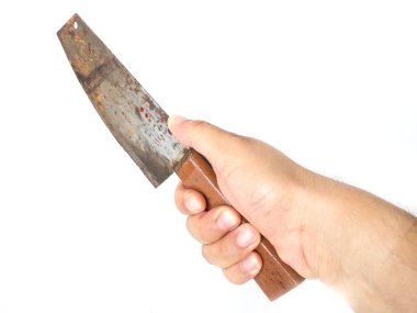 Adam el holding büyük mutfak paslı bıçak beyaz arka planda (izole arka plan).