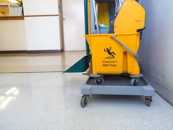 Städredskap Kundvagnen Vänta Piga Eller Cleaner Sjukhuset Varningssignalerna Rengöring Processen — Stockfoto