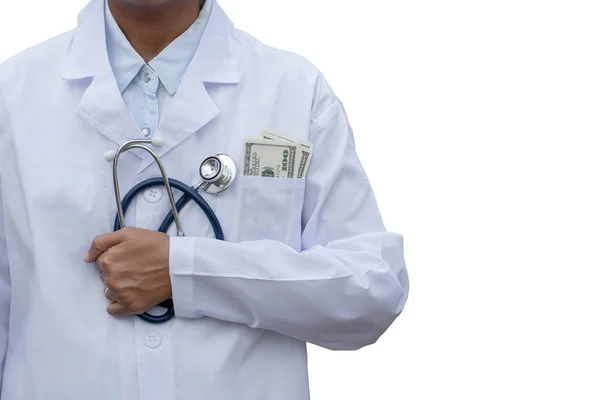 Médico Segurando Estetoscópio Bolso Camisa Dinheiro Dentro Fundo Isolado — Fotografia de Stock