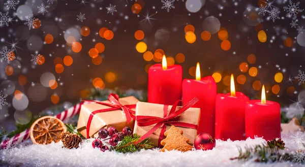 Advent decoration with four burning candles and gift boxes — Stock Photo, Image