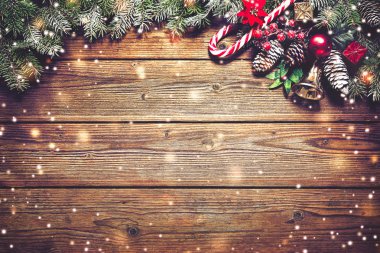 Köknar ağacı ve dekorasyonlu Noel arkaplanı