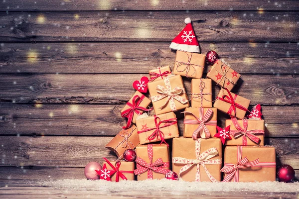 Χριστούγεννα φόντο με διακοσμήσεις και κουτιά δώρων — Φωτογραφία Αρχείου