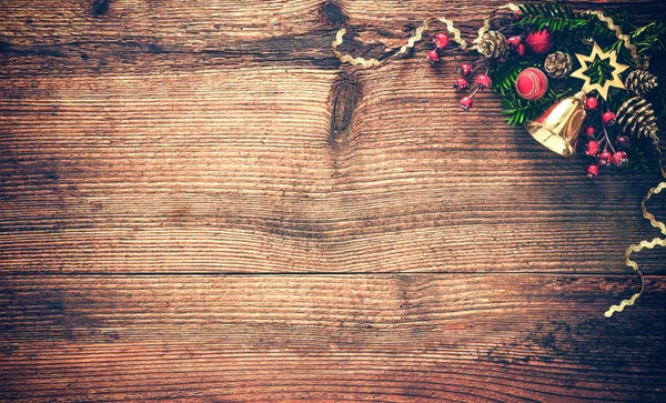 Vánoční pozadí s jedlí strom a dekorace — Stock fotografie