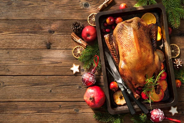 Christmas roast duck with apples and orange on baking tray — Stok Foto