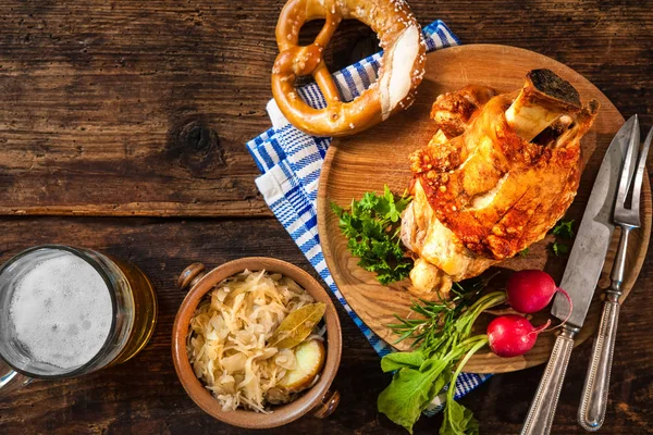 Pork knuckle with beer and sauerkraut — Stock Photo, Image
