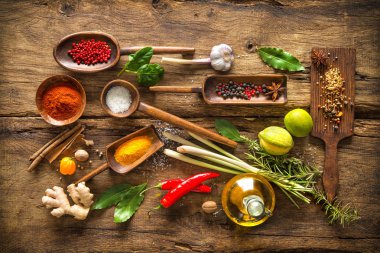 Çeşitli otlar ve baharatlar.