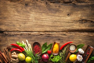 Çeşitli otlar ve baharatlar.