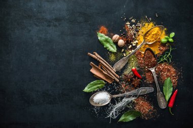 Çeşitli otlar ve baharatlar.