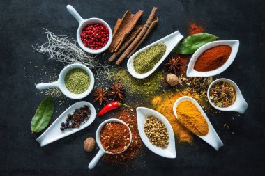 Çeşitli otlar ve baharatlar.