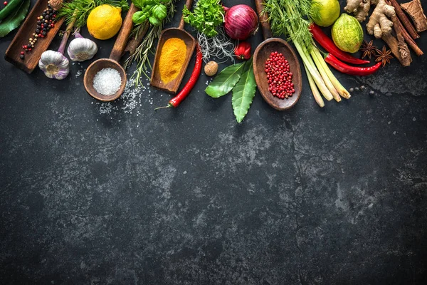 Çeşitli otlar ve baharatlar.