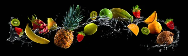 Früchte mit Wasserspritzer — Stockfoto