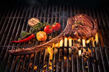 Izgarada biftek var.