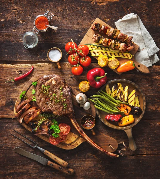 Fleisch und Gemüse vom Grill — Stockfoto