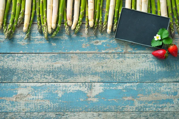 Fresh green and white asparagus — Stock Photo, Image