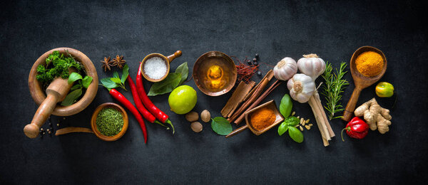 Различные травы и специи